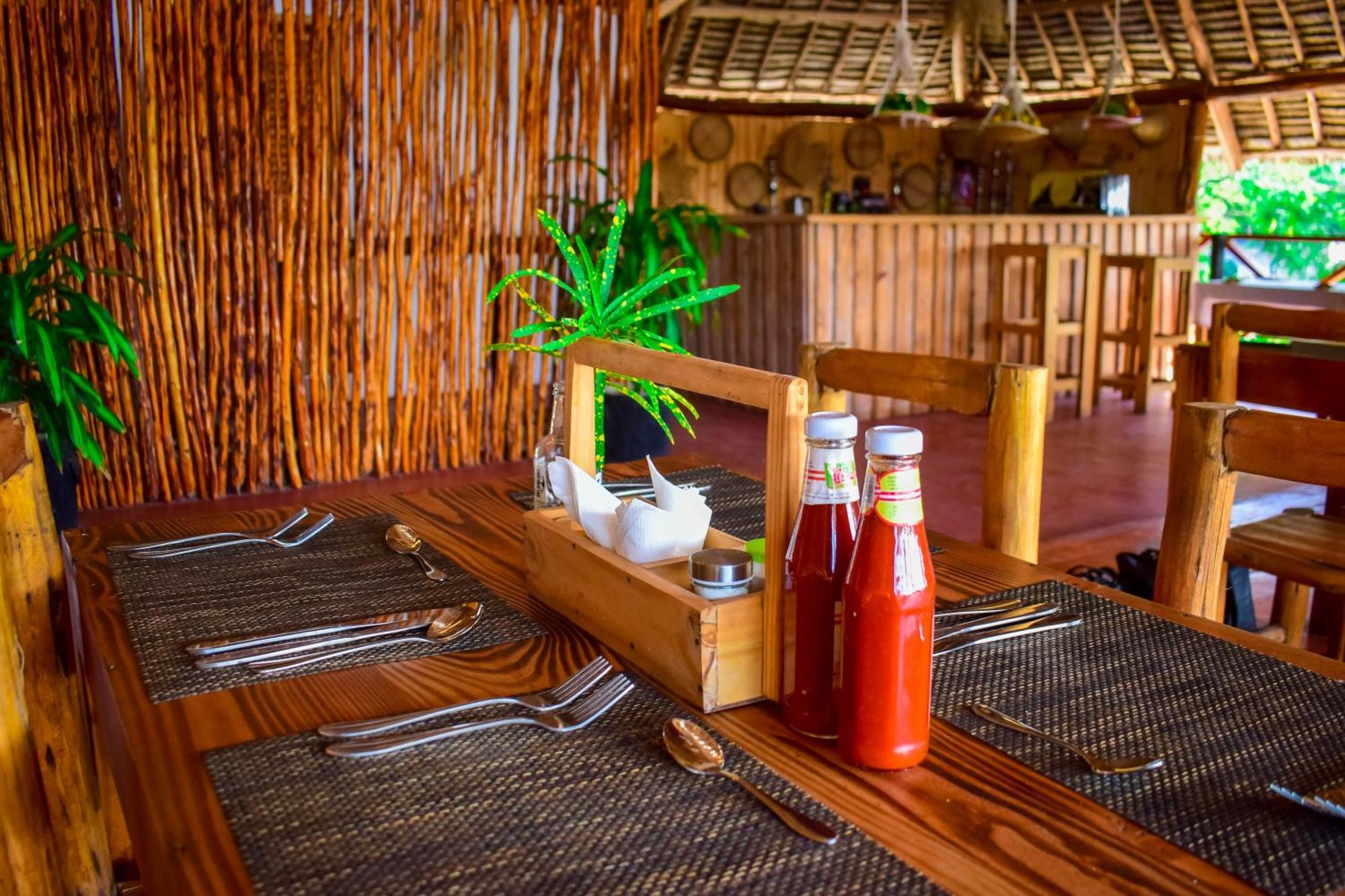 Uhuru House And Restaurant Nungwi Zewnętrze zdjęcie