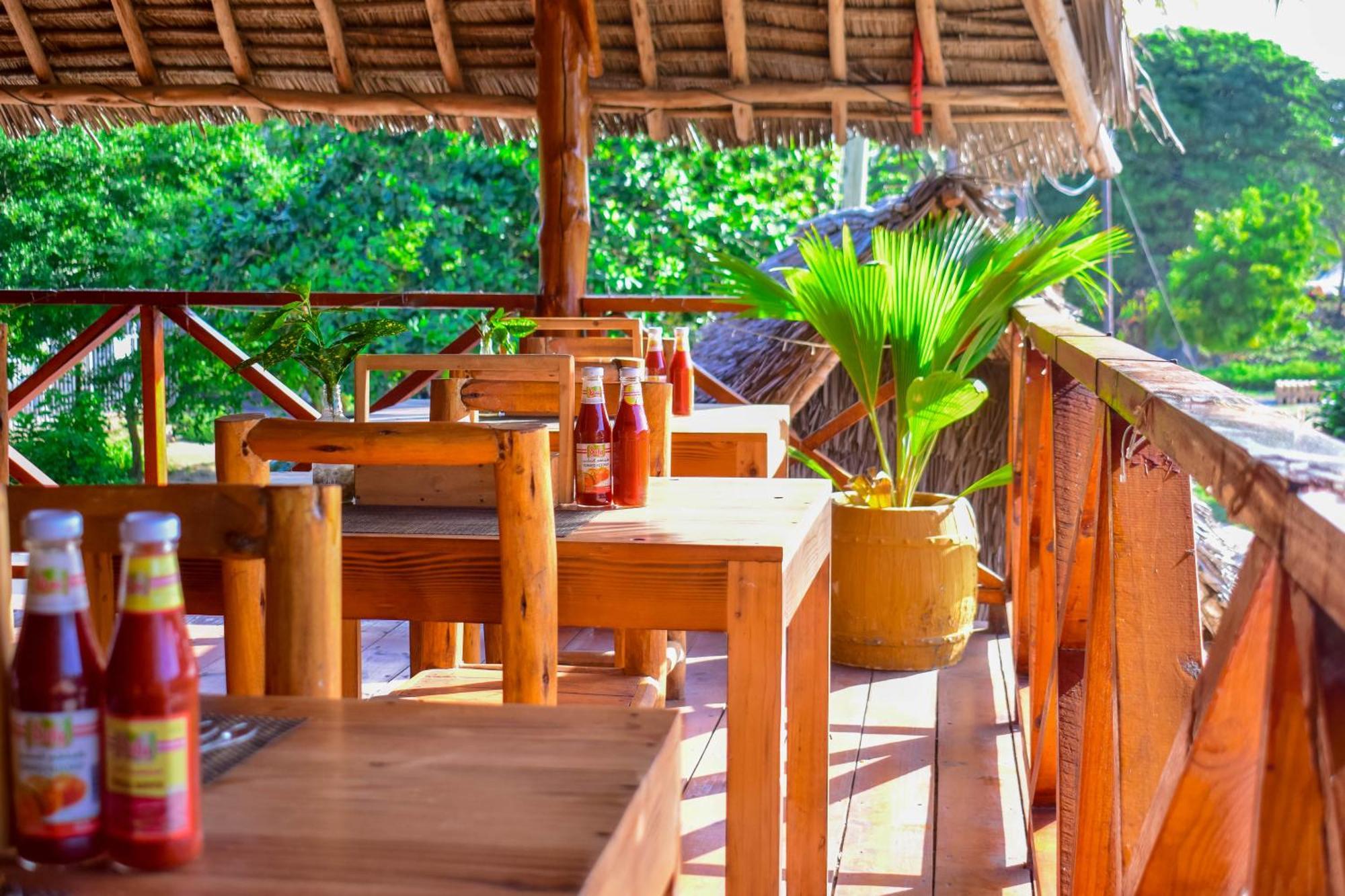 Uhuru House And Restaurant Nungwi Zewnętrze zdjęcie